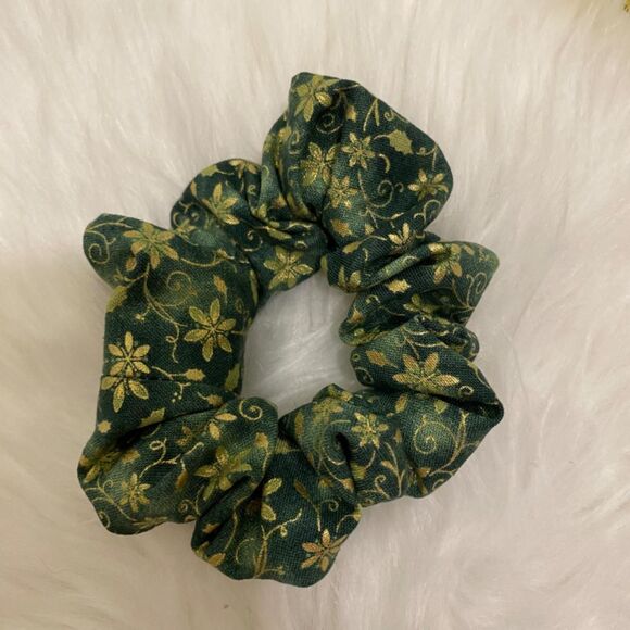 Christmas Hair Scrunchie. Christmas Print. Multicolor . Mini - Picture 2 of 6
